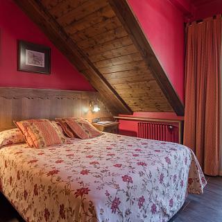 Chambre double lit king size Hotel Aran la Abuela Vielha