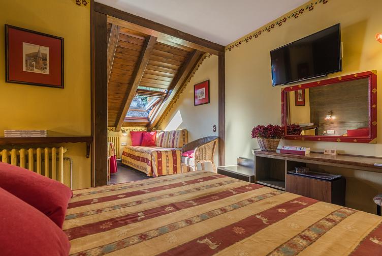 Salle de bain chambre quadruple enfant Hotel Aran la Abuela