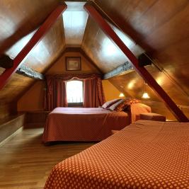 Attic bedroom double bed Hotel Aran la Abuela Vielha