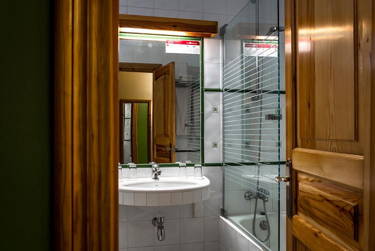 Room (4 Adults)